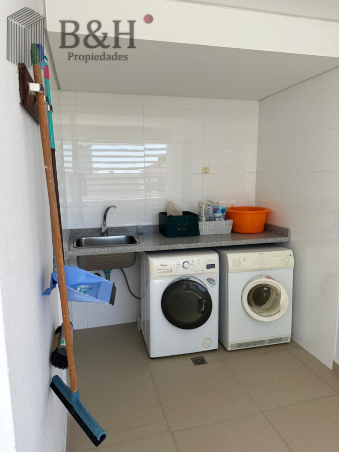 Apartamento ID.8069 - Edificio Puerto Punta -Exclusivo Apartamento 4 Dormitorios + Servicio Completo