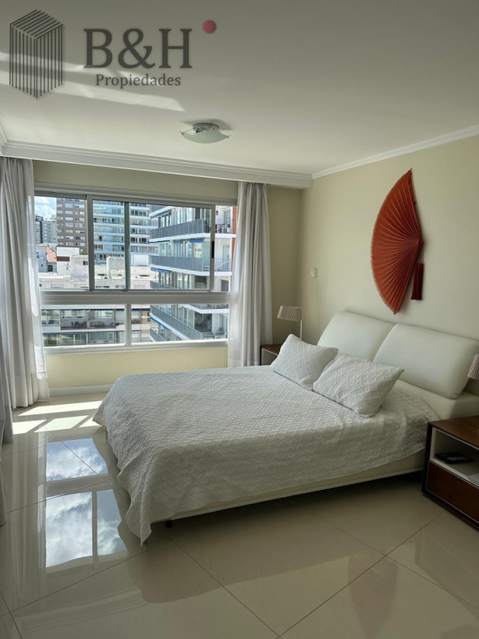 Apartamento ID.8069 - Edificio Puerto Punta -Exclusivo Apartamento 4 Dormitorios + Servicio Completo