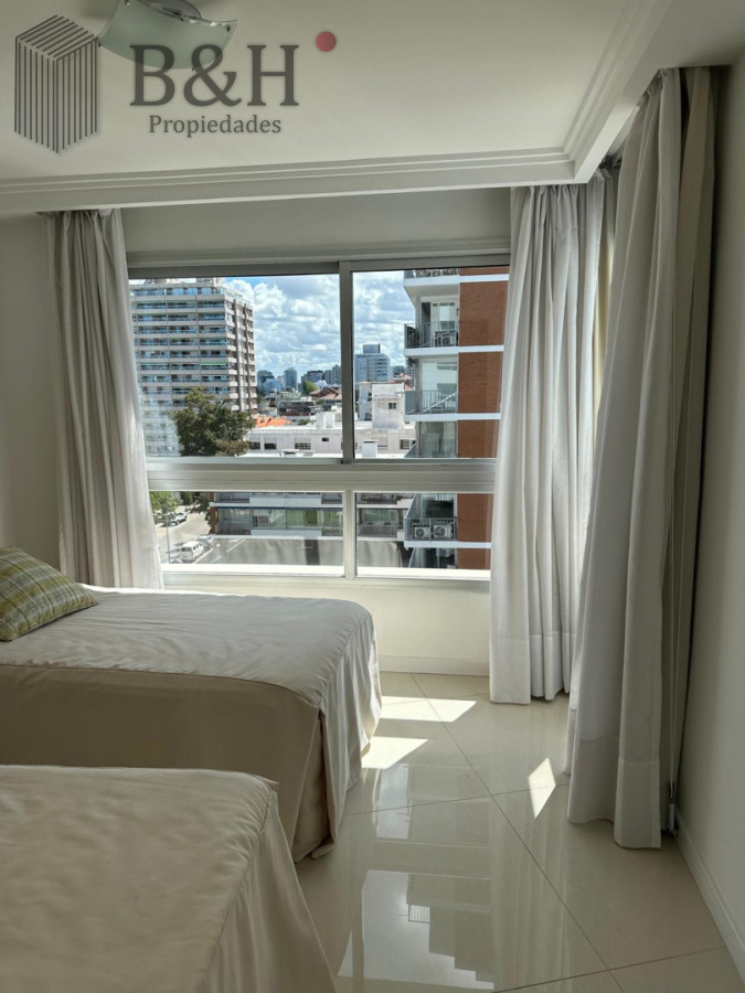 Apartamento ID.8069 - Edificio Puerto Punta -Exclusivo Apartamento 4 Dormitorios + Servicio Completo