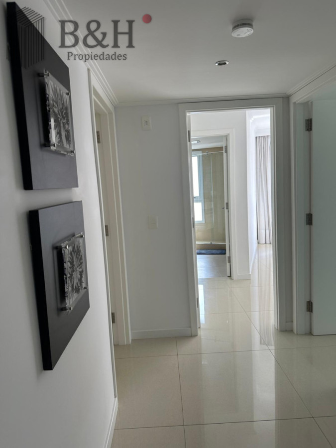 Apartamento ID.8069 - Edificio Puerto Punta -Exclusivo Apartamento 4 Dormitorios + Servicio Completo