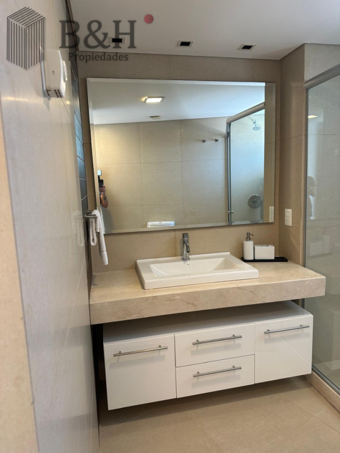Apartamento ID.8069 - Edificio Puerto Punta -Exclusivo Apartamento 4 Dormitorios + Servicio Completo