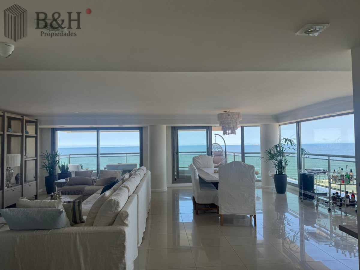 Apartamento ID.8070 - Torre Imperiale Exclusivo Apartamento de Gran Categoría con 4 Dormitorios, Servicio y 6 Baños
