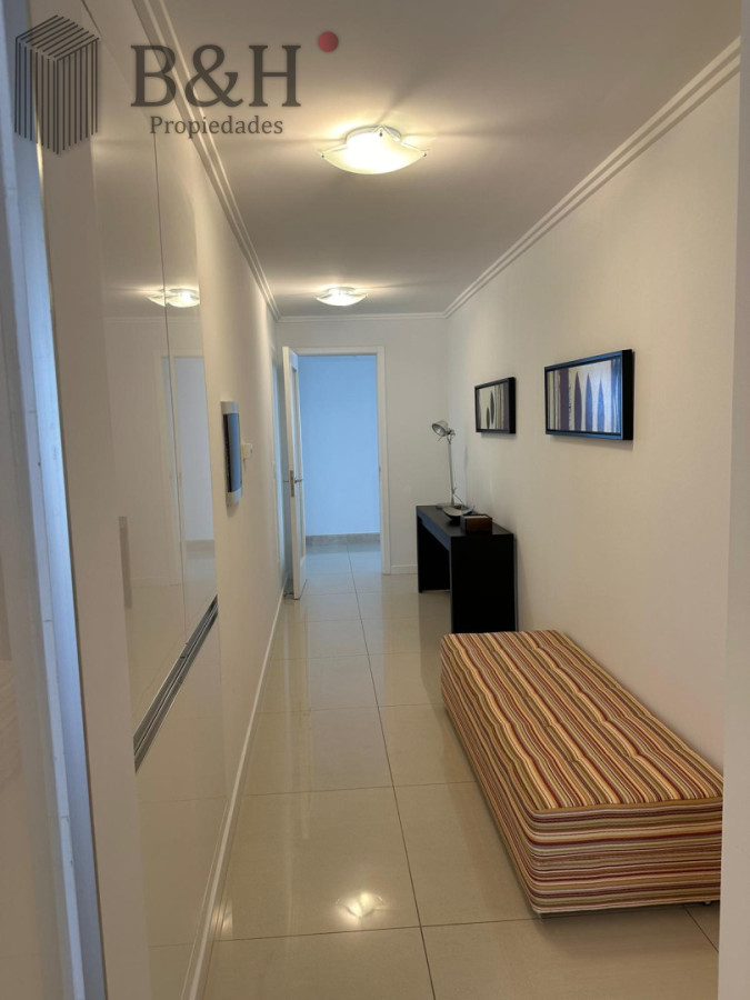 Apartamento ID.8069 - Edificio Puerto Punta -Exclusivo Apartamento 4 Dormitorios + Servicio Completo
