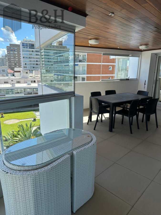 Apartamento ID.8069 - Edificio Puerto Punta -Exclusivo Apartamento 4 Dormitorios + Servicio Completo