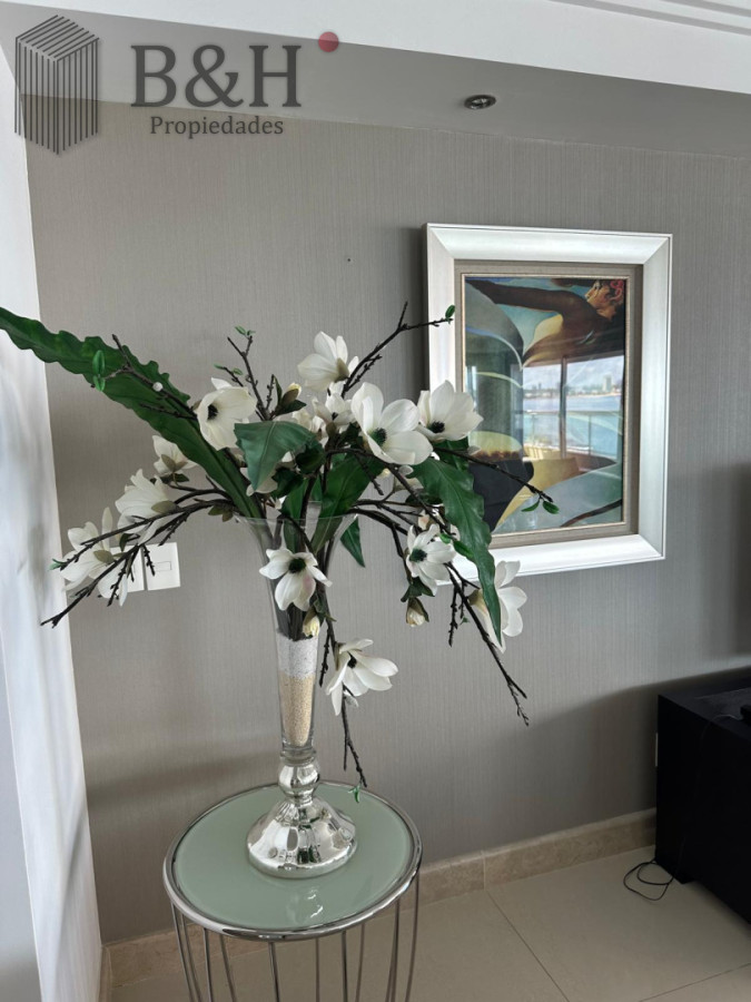 Apartamento ID.8069 - Edificio Puerto Punta -Exclusivo Apartamento 4 Dormitorios + Servicio Completo
