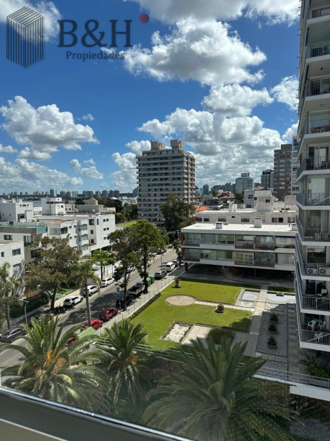 Apartamento ID.8069 - Edificio Puerto Punta -Exclusivo Apartamento 4 Dormitorios + Servicio Completo