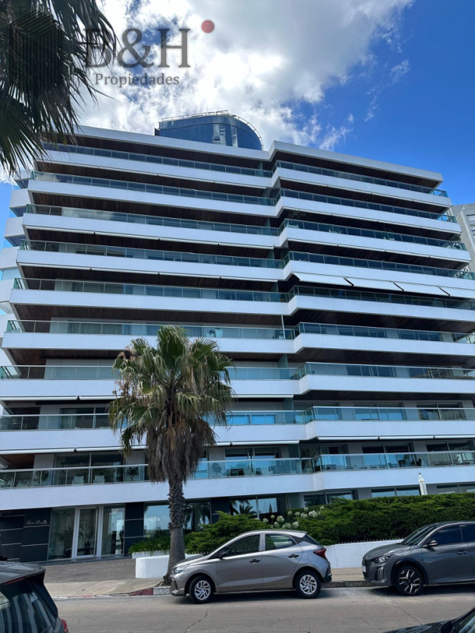 Apartamento ID.8069 - Edificio Puerto Punta -Exclusivo Apartamento 4 Dormitorios + Servicio Completo