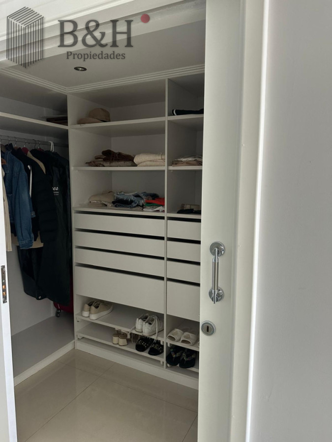 Apartamento ID.8069 - Edificio Puerto Punta -Exclusivo Apartamento 4 Dormitorios + Servicio Completo