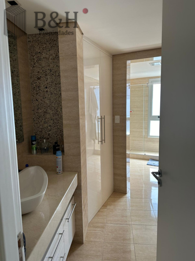 Apartamento ID.8069 - Edificio Puerto Punta -Exclusivo Apartamento 4 Dormitorios + Servicio Completo