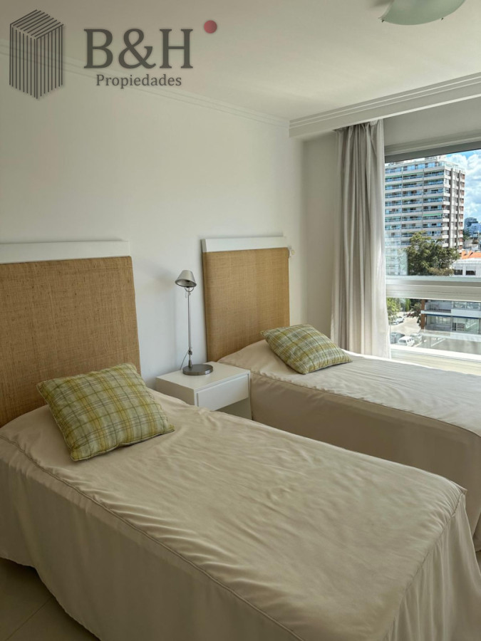 Apartamento ID.8069 - Edificio Puerto Punta -Exclusivo Apartamento 4 Dormitorios + Servicio Completo