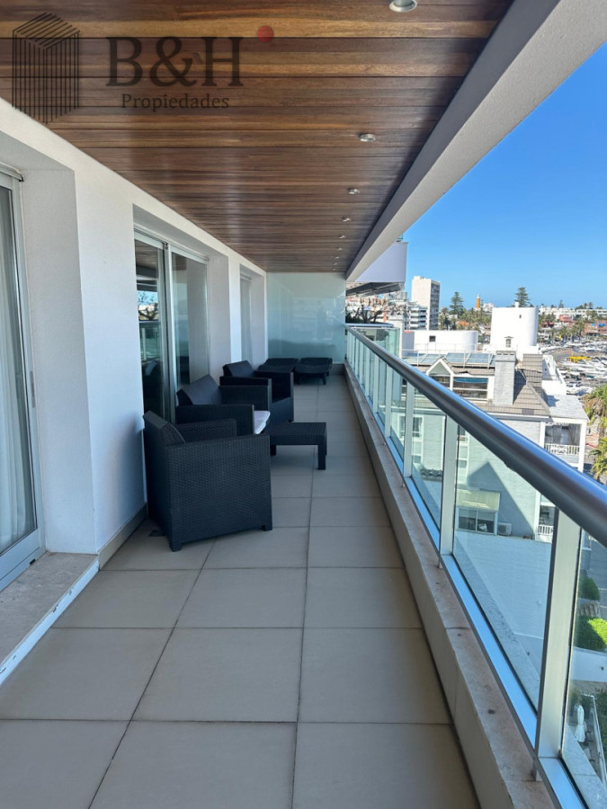 Apartamento ID.8069 - Edificio Puerto Punta -Exclusivo Apartamento 4 Dormitorios + Servicio Completo