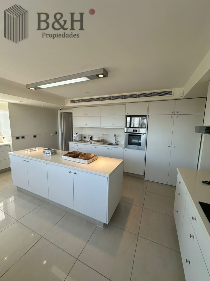 Apartamento ID.8070 - Torre Imperiale Exclusivo Apartamento de Gran Categoría con 4 Dormitorios, Servicio y 6 Baños