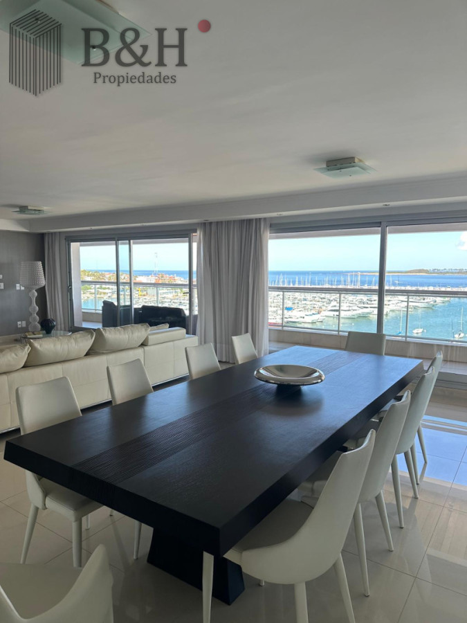 Apartamento ID.8069 - Edificio Puerto Punta -Exclusivo Apartamento 4 Dormitorios + Servicio Completo