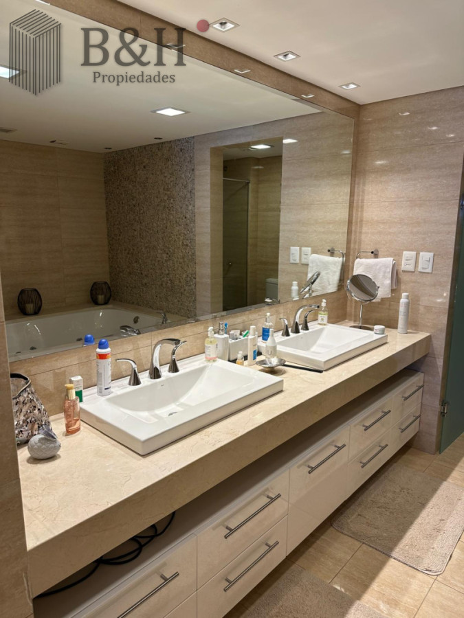 Apartamento ID.8069 - Edificio Puerto Punta -Exclusivo Apartamento 4 Dormitorios + Servicio Completo