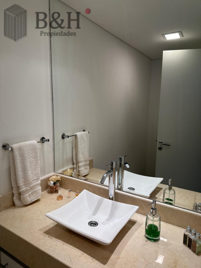 Apartamento ID.8069 - Edificio Puerto Punta -Exclusivo Apartamento 4 Dormitorios + Servicio Completo