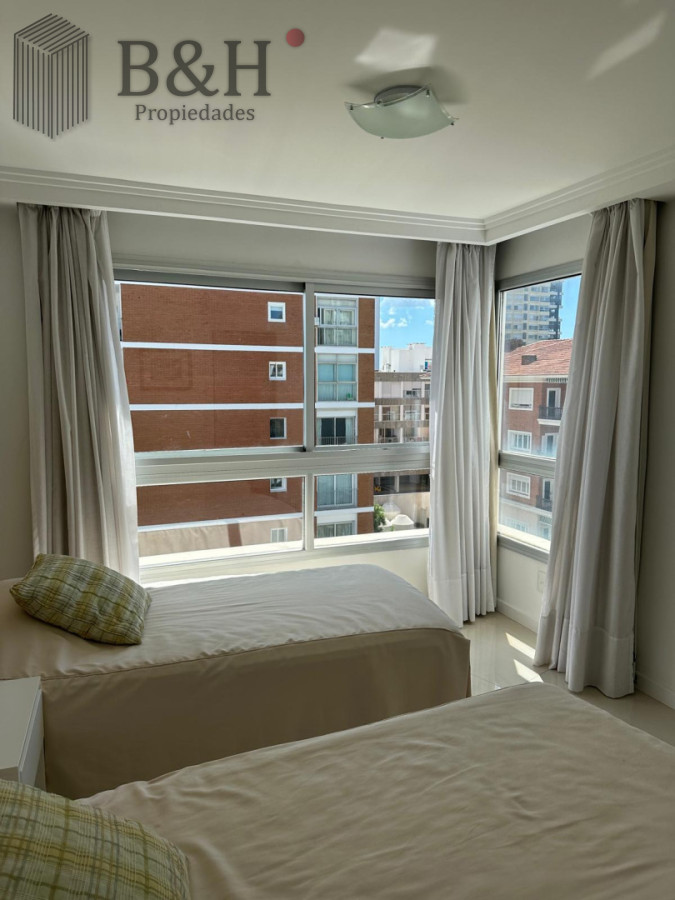 Apartamento ID.8069 - Edificio Puerto Punta -Exclusivo Apartamento 4 Dormitorios + Servicio Completo