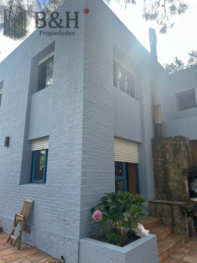 Casa ID.7651 -  CASA EN NUEVO CANTEGRIL 5 DORMITORIOS Y 5 BAÑOS EXCELENTE CONSTRUCCION