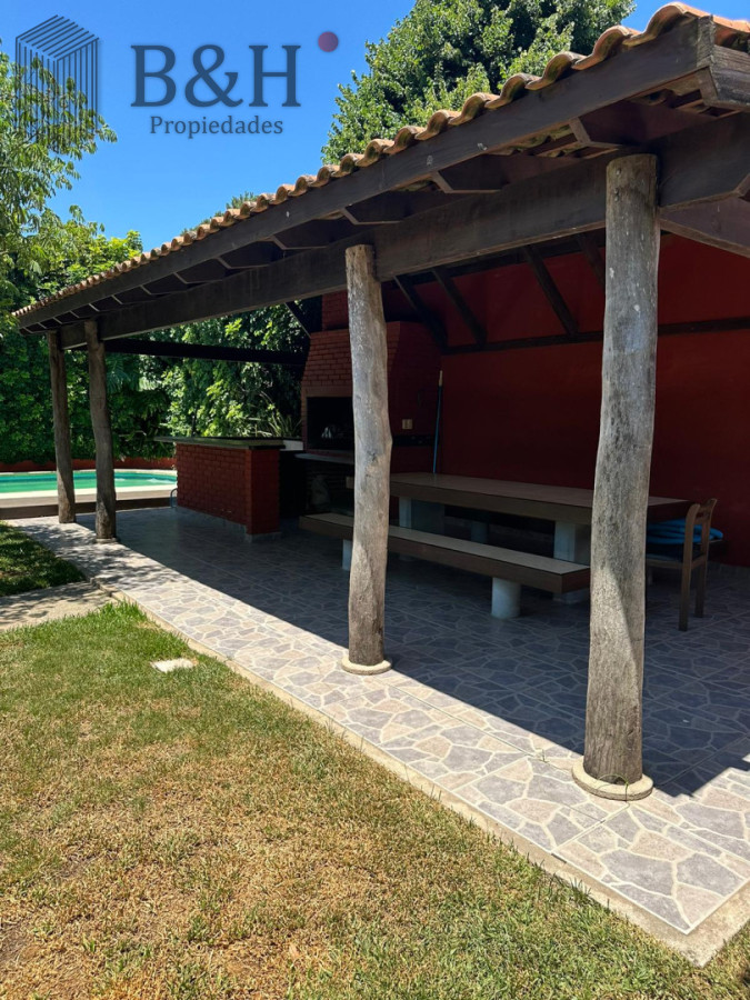 Casa ID.7705 - OPORTUNIDAD EN BARRIO CANTEGRIL . VENDO CASA DE 3 DORM. Y 3 BAÑOS EN ZONA DE COLEGIOS, FACULTADES Y CENTROS DE SALUD 
