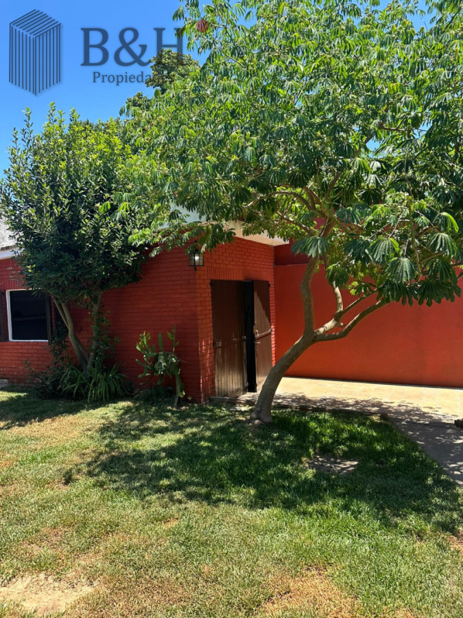 Casa ID.7705 - OPORTUNIDAD EN BARRIO CANTEGRIL . VENDO CASA DE 3 DORM. Y 3 BAÑOS EN ZONA DE COLEGIOS, FACULTADES Y CENTROS DE SALUD 