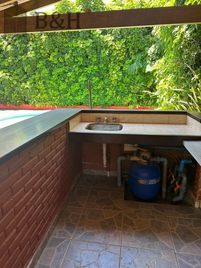 Casa ID.7705 - OPORTUNIDAD EN BARRIO CANTEGRIL . VENDO CASA DE 3 DORM. Y 3 BAÑOS EN ZONA DE COLEGIOS, FACULTADES Y CENTROS DE SALUD 