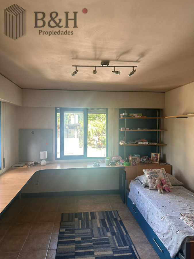 Casa ID.7651 -  CASA EN NUEVO CANTEGRIL 5 DORMITORIOS Y 5 BAÑOS EXCELENTE CONSTRUCCION