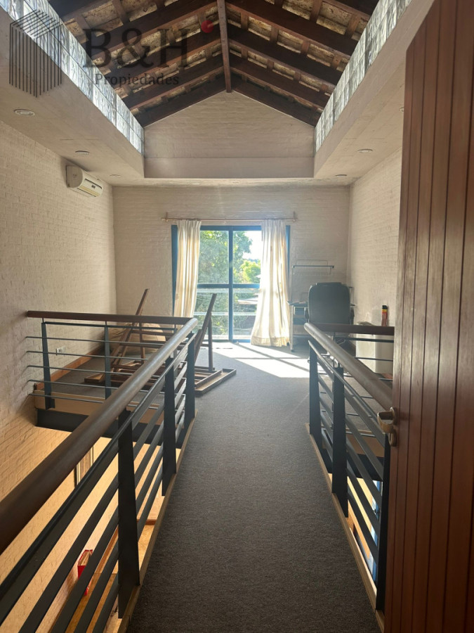 Casa ID.7651 -  CASA EN NUEVO CANTEGRIL 5 DORMITORIOS Y 5 BAÑOS EXCELENTE CONSTRUCCION