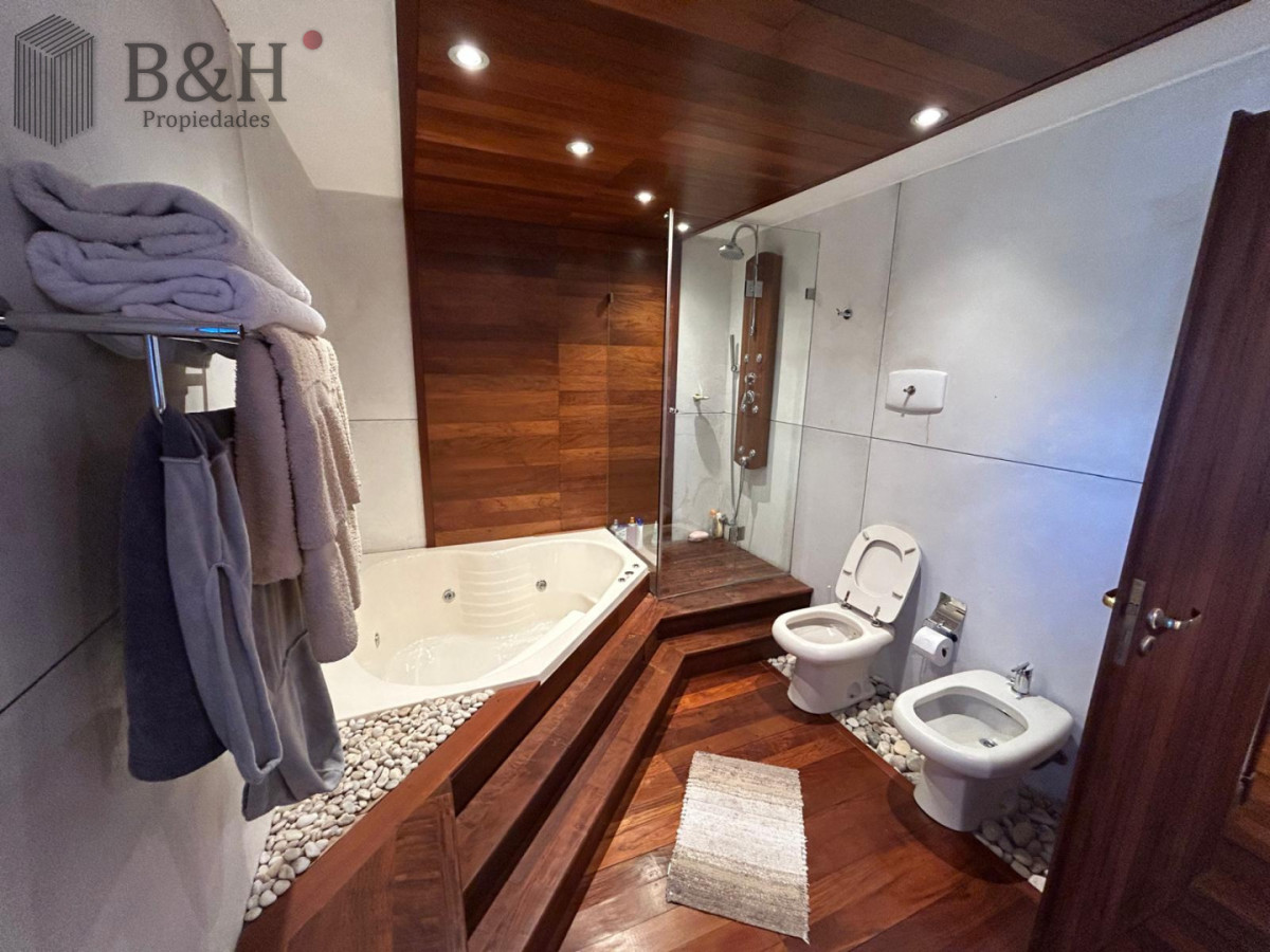 Casa ID.7651 -  CASA EN NUEVO CANTEGRIL 5 DORMITORIOS Y 5 BAÑOS EXCELENTE CONSTRUCCION