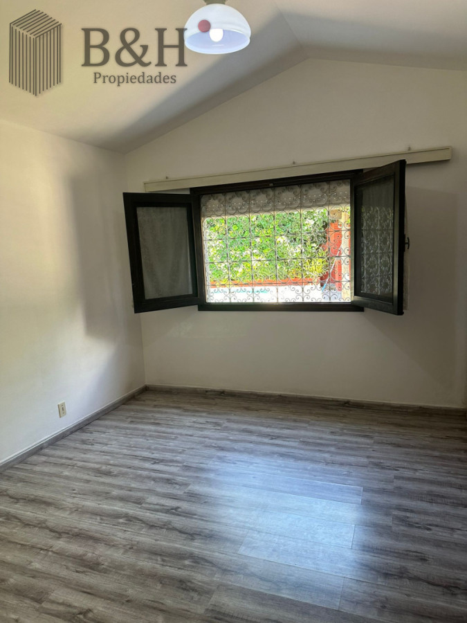 Casa ID.7705 - OPORTUNIDAD EN BARRIO CANTEGRIL . VENDO CASA DE 3 DORM. Y 3 BAÑOS EN ZONA DE COLEGIOS, FACULTADES Y CENTROS DE SALUD 