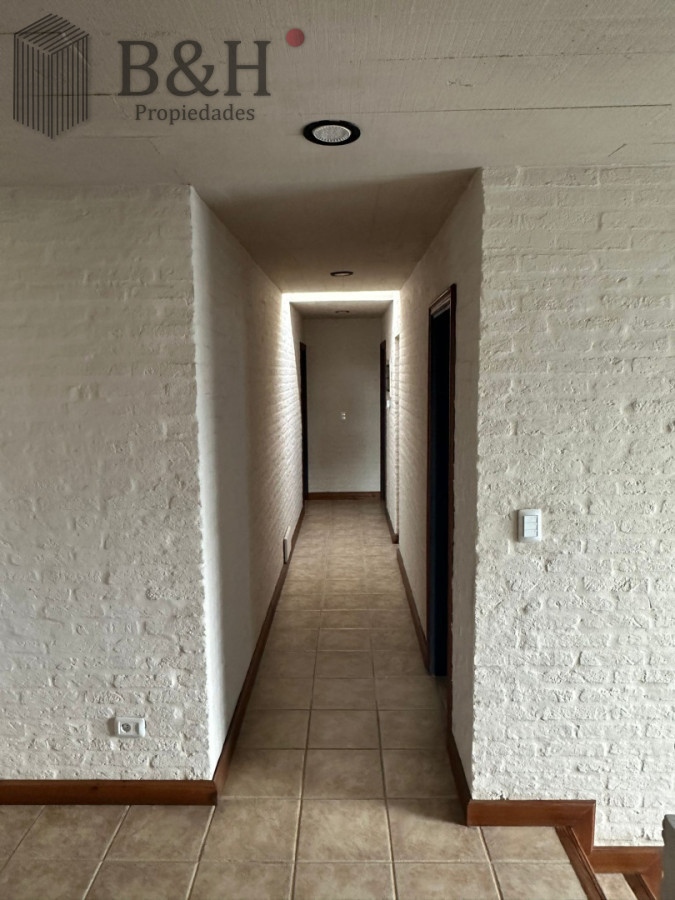 Casa ID.7651 -  CASA EN NUEVO CANTEGRIL 5 DORMITORIOS Y 5 BAÑOS EXCELENTE CONSTRUCCION