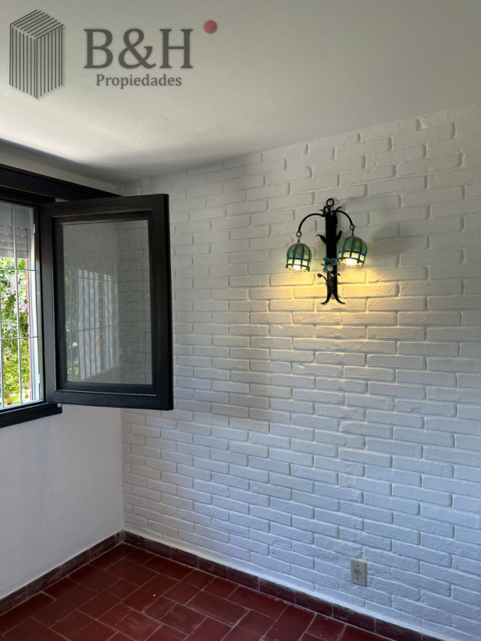 Casa ID.7705 - OPORTUNIDAD EN BARRIO CANTEGRIL . VENDO CASA DE 3 DORM. Y 3 BAÑOS EN ZONA DE COLEGIOS, FACULTADES Y CENTROS DE SALUD 
