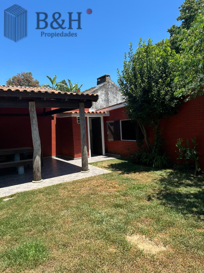 Casa ID.7705 - OPORTUNIDAD EN BARRIO CANTEGRIL . VENDO CASA DE 3 DORM. Y 3 BAÑOS EN ZONA DE COLEGIOS, FACULTADES Y CENTROS DE SALUD 