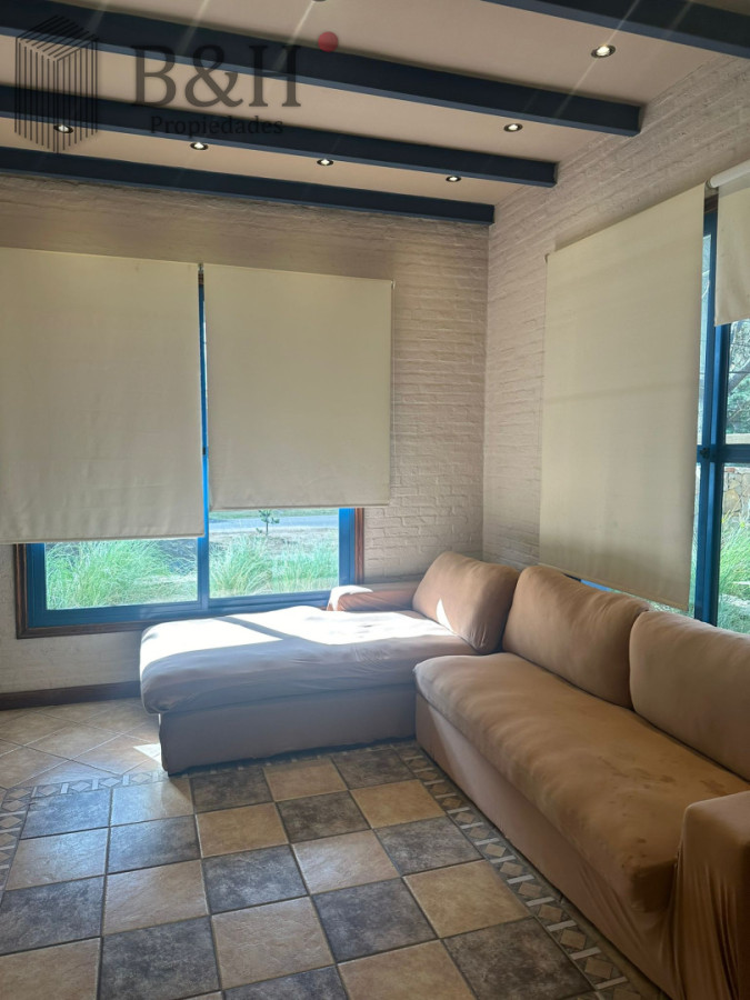 Casa ID.7651 -  CASA EN NUEVO CANTEGRIL 5 DORMITORIOS Y 5 BAÑOS EXCELENTE CONSTRUCCION