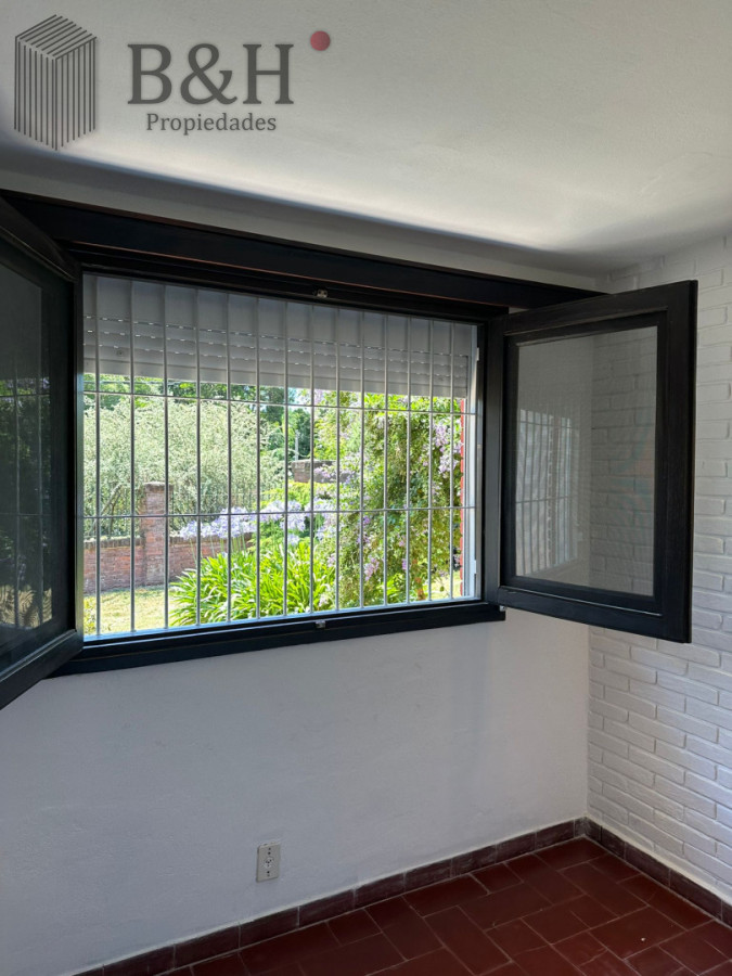 Casa ID.7705 - OPORTUNIDAD EN BARRIO CANTEGRIL . VENDO CASA DE 3 DORM. Y 3 BAÑOS EN ZONA DE COLEGIOS, FACULTADES Y CENTROS DE SALUD 