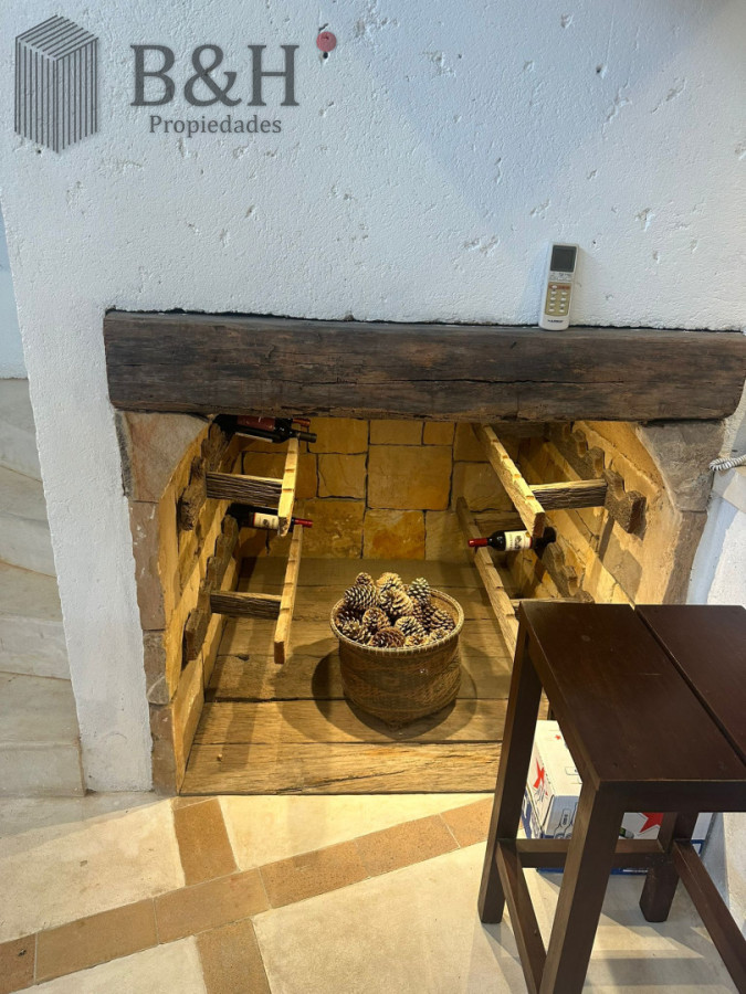 Casa ID.7651 -  CASA EN NUEVO CANTEGRIL 5 DORMITORIOS Y 5 BAÑOS EXCELENTE CONSTRUCCION