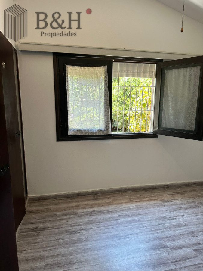 Casa ID.7705 - OPORTUNIDAD EN BARRIO CANTEGRIL . VENDO CASA DE 3 DORM. Y 3 BAÑOS EN ZONA DE COLEGIOS, FACULTADES Y CENTROS DE SALUD 