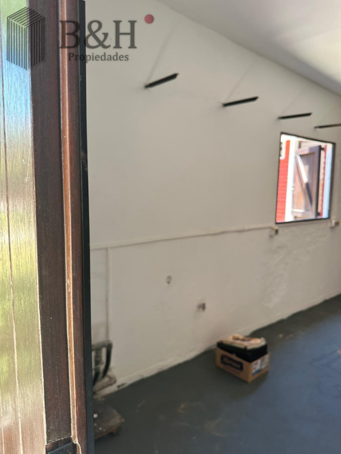 Casa ID.7705 - OPORTUNIDAD EN BARRIO CANTEGRIL . VENDO CASA DE 3 DORM. Y 3 BAÑOS EN ZONA DE COLEGIOS, FACULTADES Y CENTROS DE SALUD 