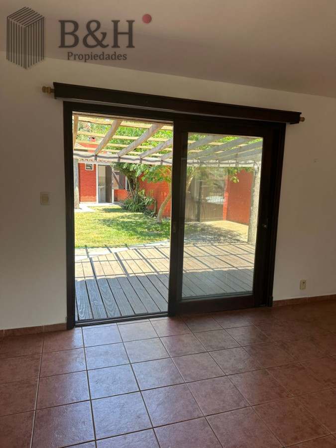 Casa ID.7705 - OPORTUNIDAD EN BARRIO CANTEGRIL . VENDO CASA DE 3 DORM. Y 3 BAÑOS EN ZONA DE COLEGIOS, FACULTADES Y CENTROS DE SALUD 