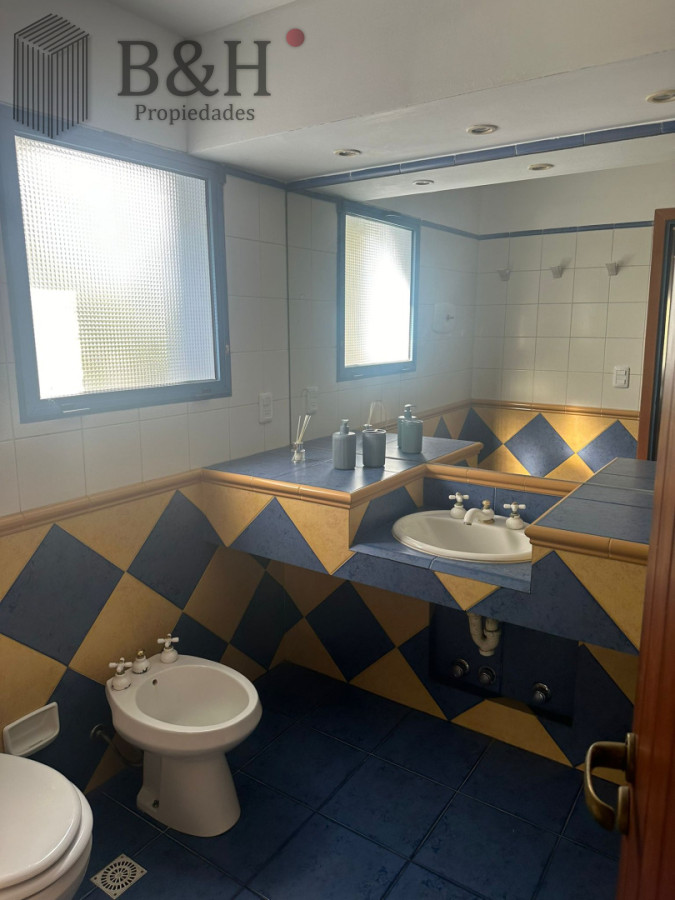 Casa ID.7651 -  CASA EN NUEVO CANTEGRIL 5 DORMITORIOS Y 5 BAÑOS EXCELENTE CONSTRUCCION