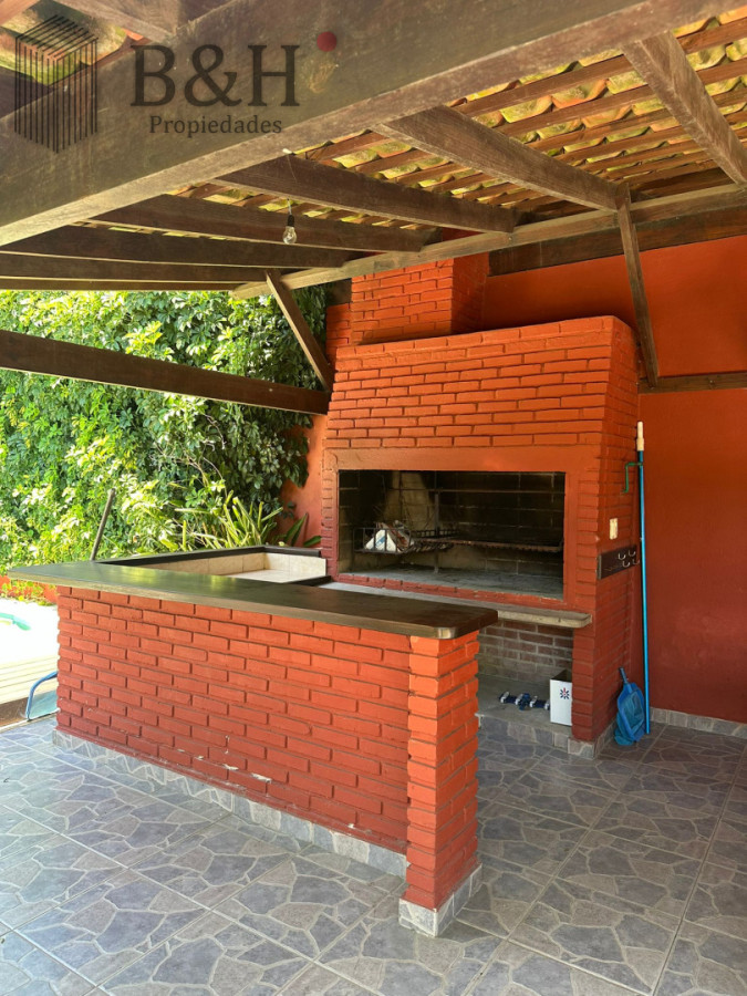Casa ID.7705 - OPORTUNIDAD EN BARRIO CANTEGRIL . VENDO CASA DE 3 DORM. Y 3 BAÑOS EN ZONA DE COLEGIOS, FACULTADES Y CENTROS DE SALUD 