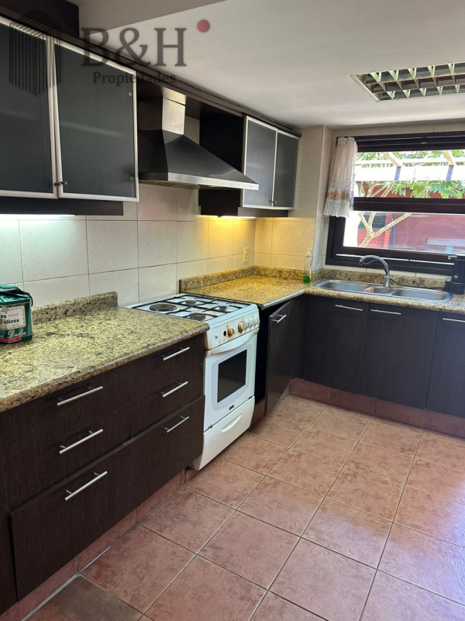 Casa ID.7705 - OPORTUNIDAD EN BARRIO CANTEGRIL . VENDO CASA DE 3 DORM. Y 3 BAÑOS EN ZONA DE COLEGIOS, FACULTADES Y CENTROS DE SALUD 