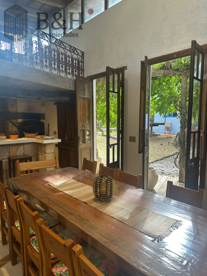 Casa ID.7651 -  CASA EN NUEVO CANTEGRIL 5 DORMITORIOS Y 5 BAÑOS EXCELENTE CONSTRUCCION
