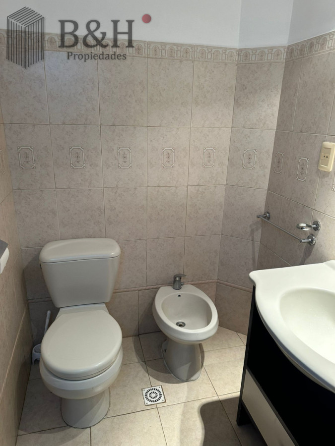 Casa ID.7705 - OPORTUNIDAD EN BARRIO CANTEGRIL . VENDO CASA DE 3 DORM. Y 3 BAÑOS EN ZONA DE COLEGIOS, FACULTADES Y CENTROS DE SALUD 