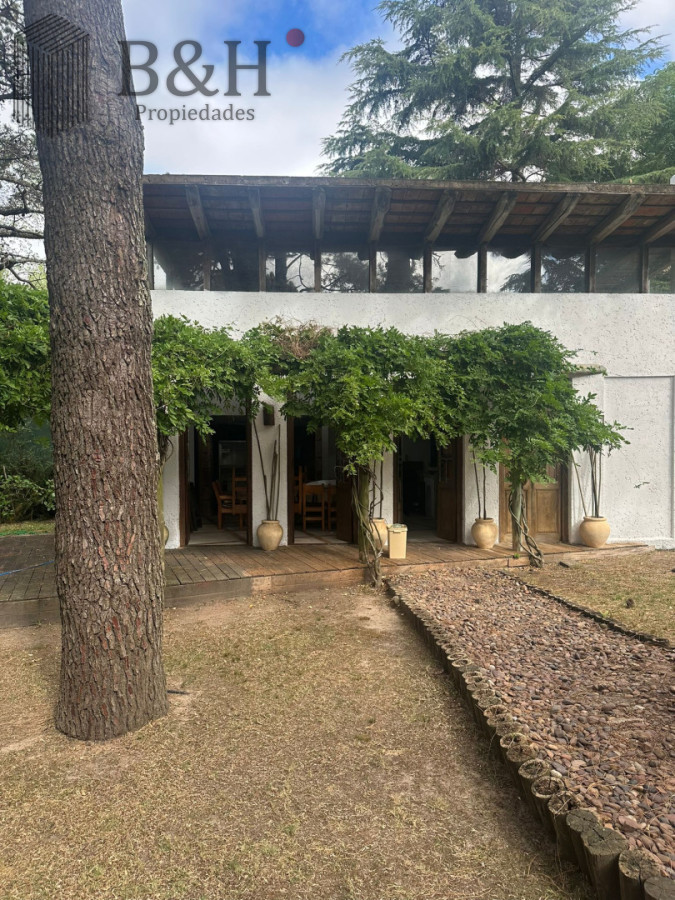 Casa ID.7651 -  CASA EN NUEVO CANTEGRIL 5 DORMITORIOS Y 5 BAÑOS EXCELENTE CONSTRUCCION