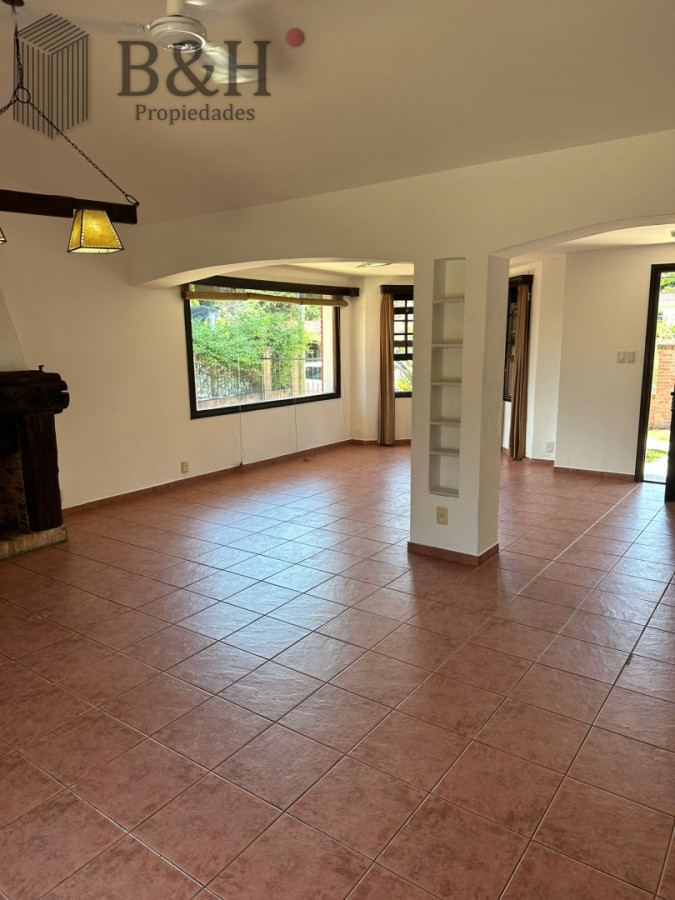 Casa ID.7705 - OPORTUNIDAD EN BARRIO CANTEGRIL . VENDO CASA DE 3 DORM. Y 3 BAÑOS EN ZONA DE COLEGIOS, FACULTADES Y CENTROS DE SALUD 