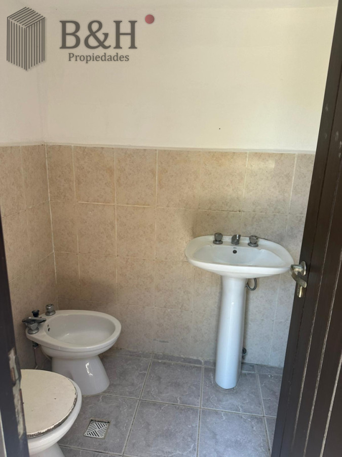 Casa ID.7705 - OPORTUNIDAD EN BARRIO CANTEGRIL . VENDO CASA DE 3 DORM. Y 3 BAÑOS EN ZONA DE COLEGIOS, FACULTADES Y CENTROS DE SALUD 