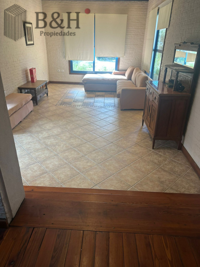 Casa ID.7651 -  CASA EN NUEVO CANTEGRIL 5 DORMITORIOS Y 5 BAÑOS EXCELENTE CONSTRUCCION