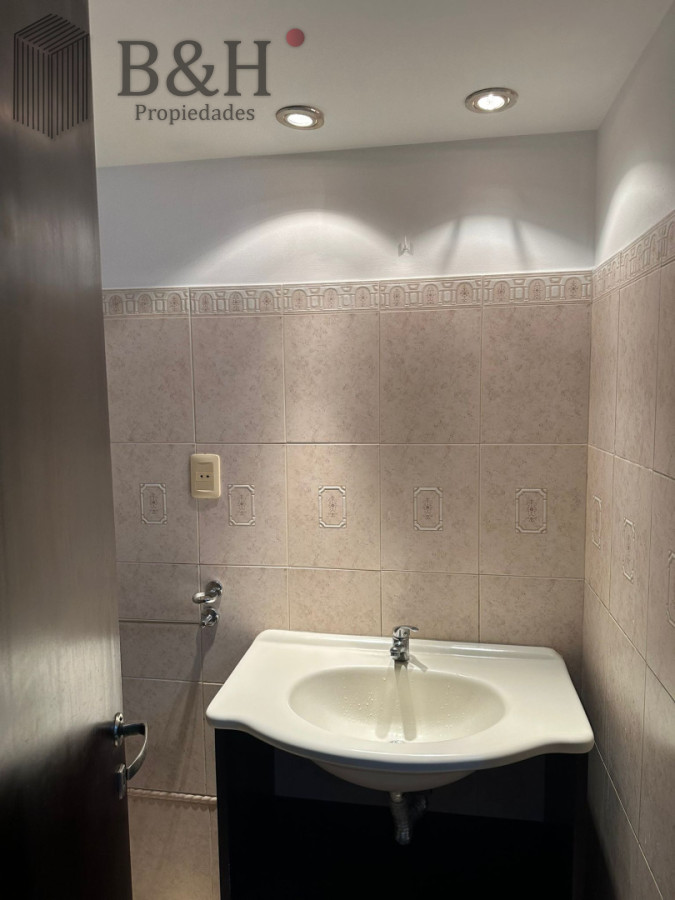 Casa ID.7705 - OPORTUNIDAD EN BARRIO CANTEGRIL . VENDO CASA DE 3 DORM. Y 3 BAÑOS EN ZONA DE COLEGIOS, FACULTADES Y CENTROS DE SALUD 