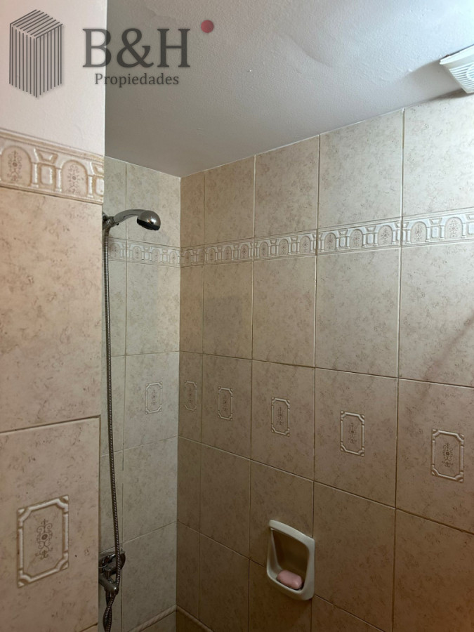 Casa ID.7705 - OPORTUNIDAD EN BARRIO CANTEGRIL . VENDO CASA DE 3 DORM. Y 3 BAÑOS EN ZONA DE COLEGIOS, FACULTADES Y CENTROS DE SALUD 
