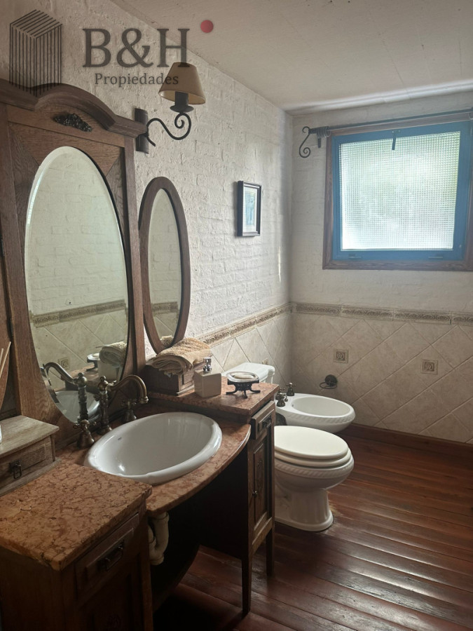 Casa ID.7651 -  CASA EN NUEVO CANTEGRIL 5 DORMITORIOS Y 5 BAÑOS EXCELENTE CONSTRUCCION