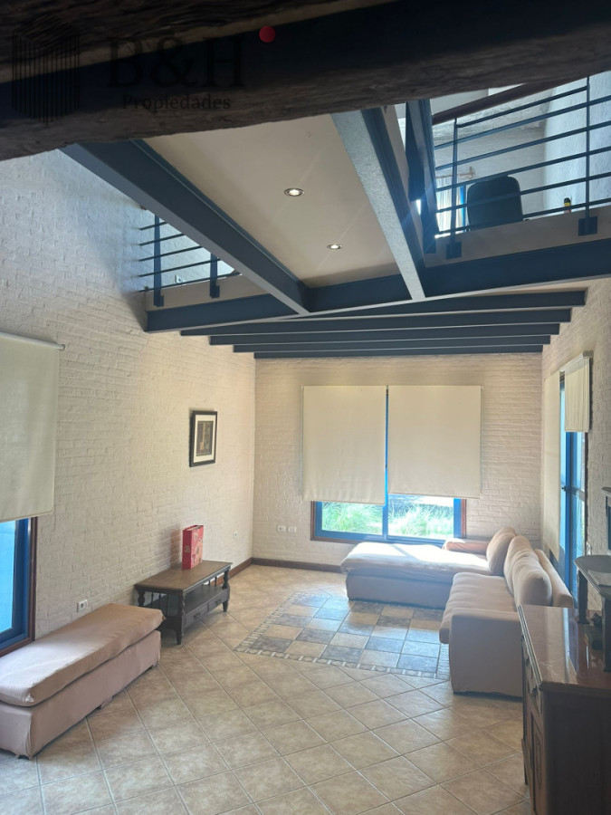Casa ID.7651 -  CASA EN NUEVO CANTEGRIL 5 DORMITORIOS Y 5 BAÑOS EXCELENTE CONSTRUCCION